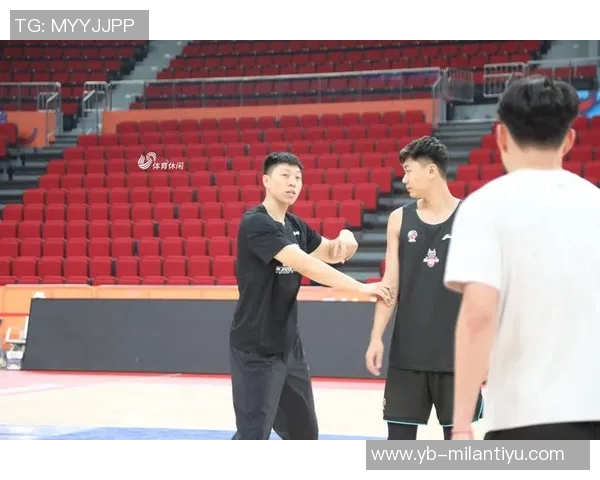 新赛季三外援齐聚基地ErikThomas加入合训提升球队实力