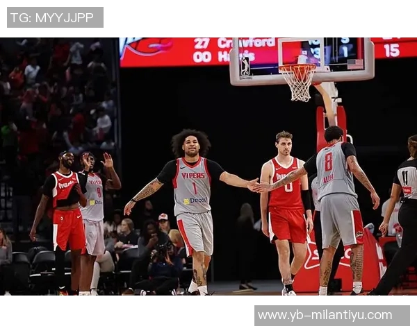 小斯重返赛场展现壮实身材太阳揭幕战再现昔日小霸王风采 小斯重返赛场展现壮实身材太阳揭幕战再现昔日小霸王风采